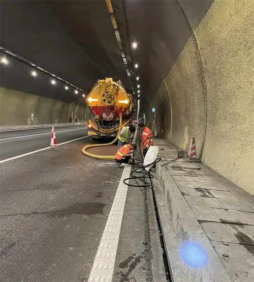 三水隧道排水渠清淤